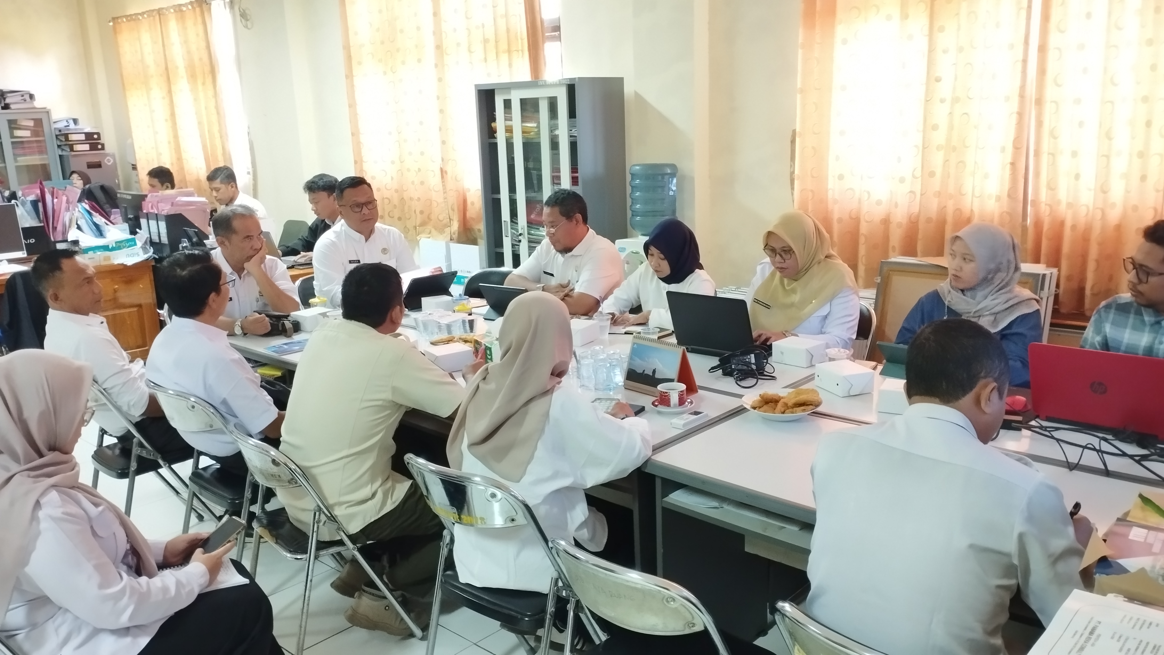 Rapat Penyusunan Kajian Tata Cara Pengenaan Sanksi Administratif Pelanggaran Pemanfaatan Ruang di Kabupaten Indramayu.